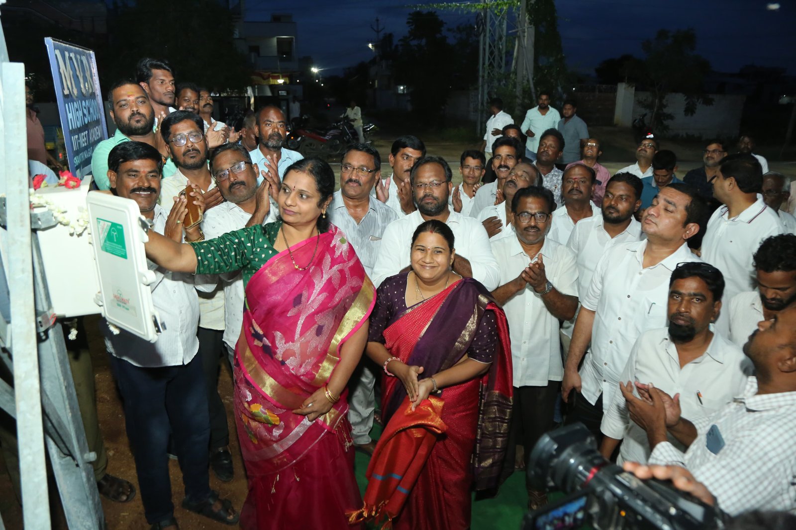 నల్లగొండలో రూ.10 లక్షలతో నూతన వీధిలైట్ల ప్రారంభం! - Additional Image