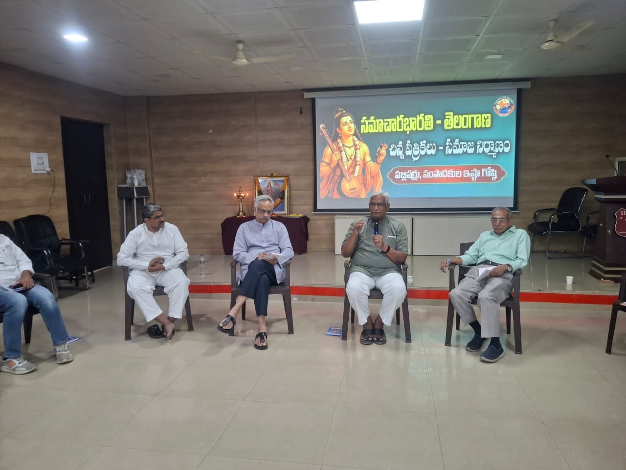 స్థానిక పత్రికలతోనే సమాజ నిర్మాణం